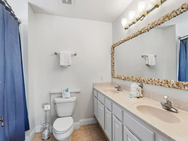 Luxurious 8 Bedroom Coastal Retreat in Destin - Perfect for Groups